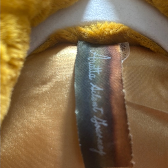 Women’s Faux Fur Vest - Mustard Yellow - Picture 4 of 6